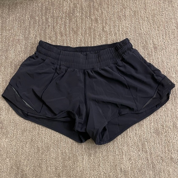 lululemon athletica Pants - Lululemon Hotty Hot Low-Rise Lined Short 2.5” size 6 in navy